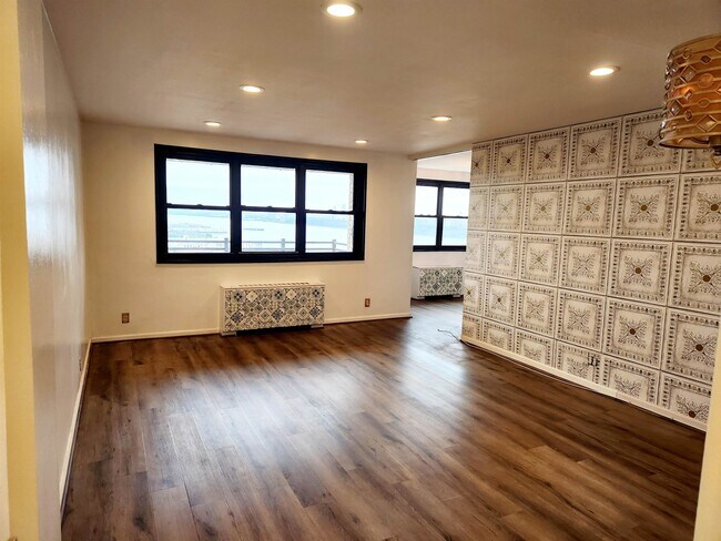 Building Photo - 7100 Boulevard E