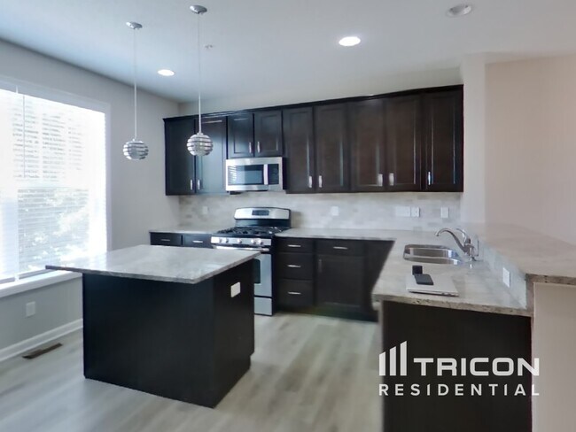 Foto del edificio - 8303 Norwood Ln N