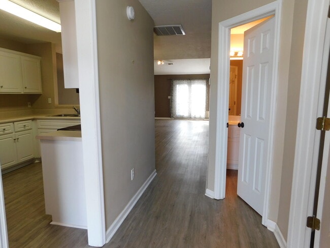 Building Photo - 135 Photinia Dr