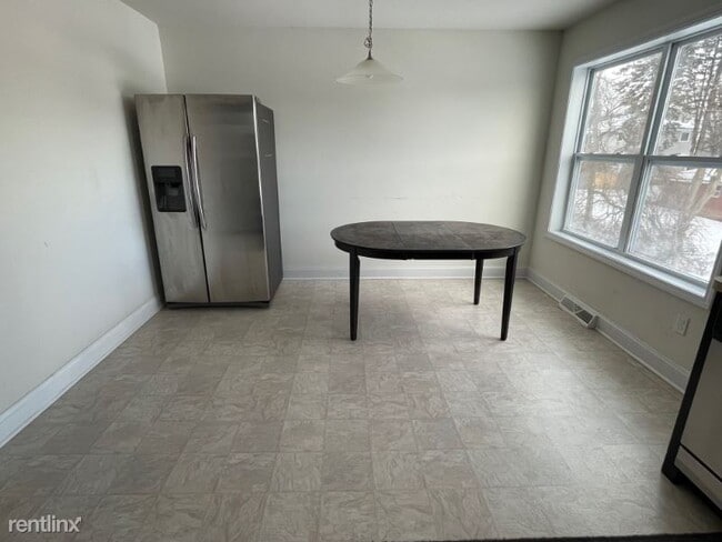 Building Photo - 4 br, 2 bath House - 831 Chestnut St