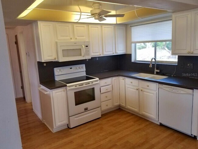 Foto del edificio - 10140 Glen Moor Ln