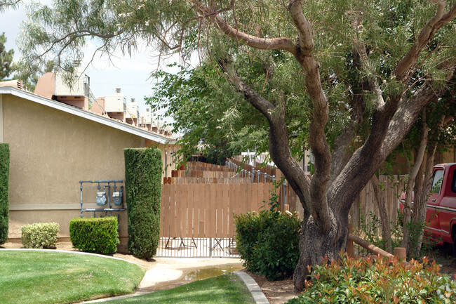 Building Photo - Desert Oasis Apartments