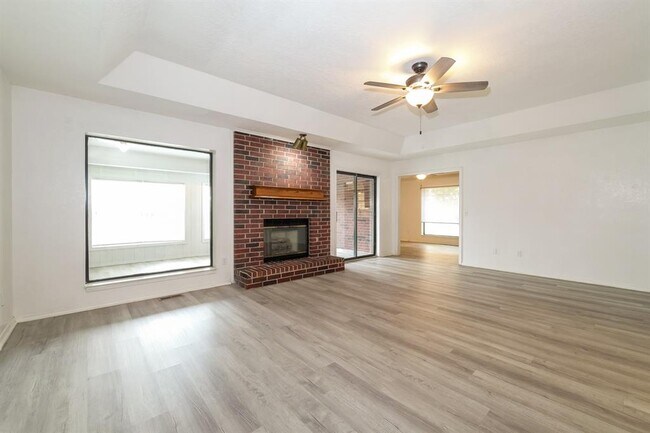 Foto del edificio - 305 Grand Fork Rd