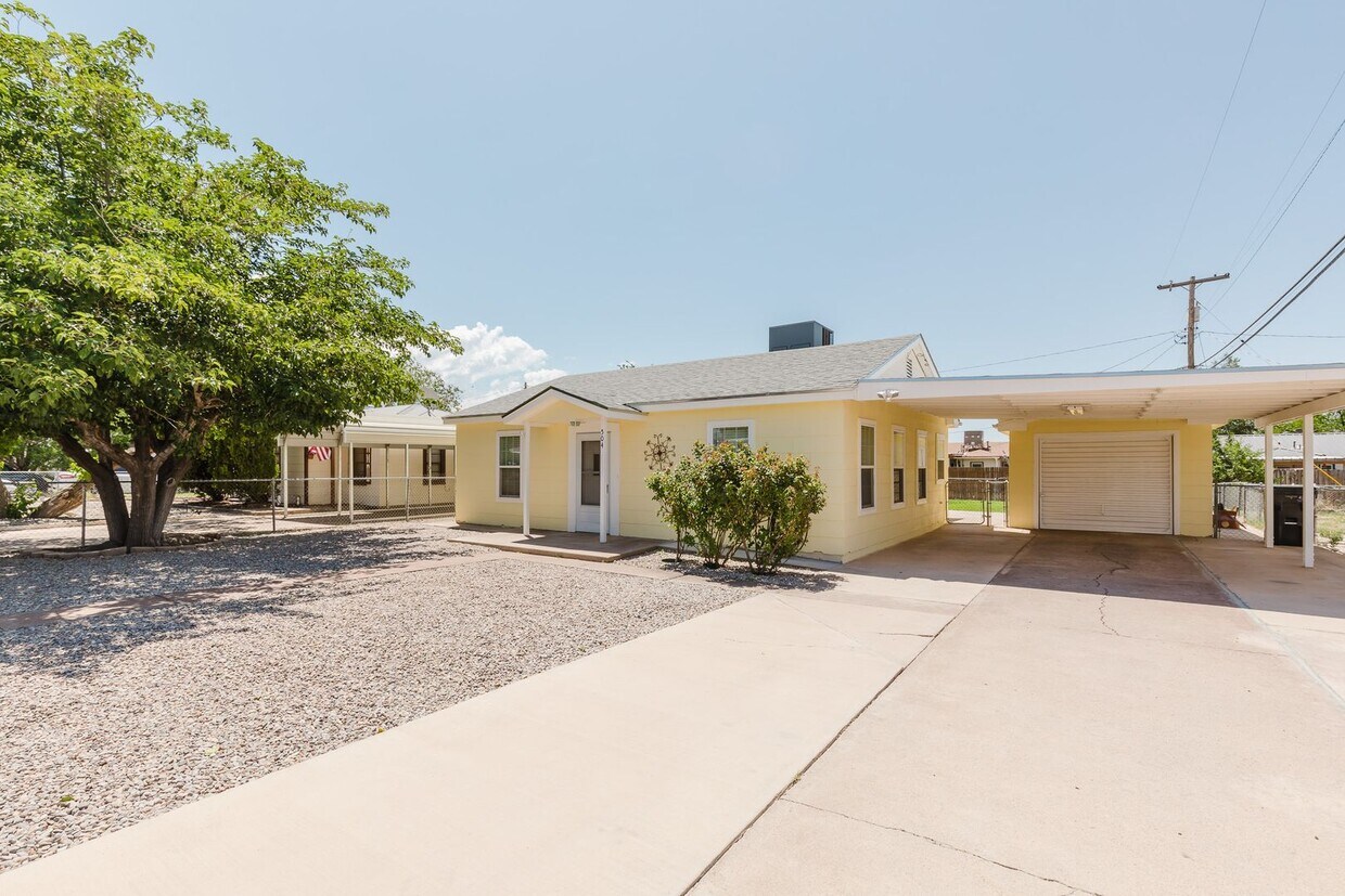 Primary Photo - Adorable 2 bedroom 1 bath House