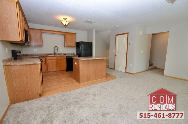 Foto del edificio - Wonderful Waukee Townhome