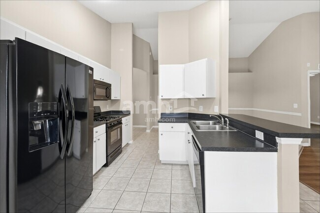 Foto del edificio - 24540 Laurel Ridge Dr