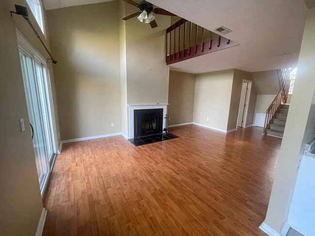 hall way from kitchen - 706 Sherwood Green Ct