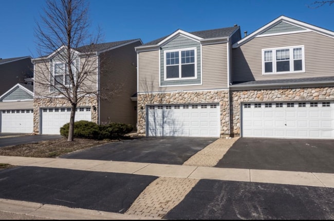 Building Photo - 4036 Blackstone Dr