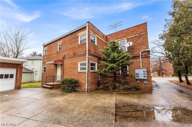 Foto del edificio - 2490 Noble Rd