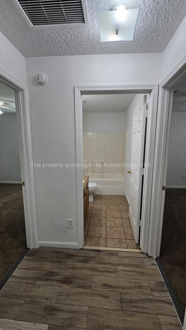 Foto del edificio - 9453 Thorn Glen Rd