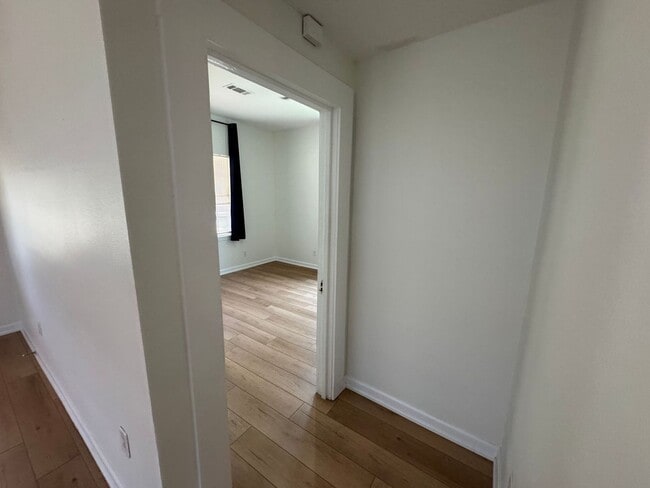 Building Photo - Downtown - Pensacola - 3 bedroom, 2 bathroom