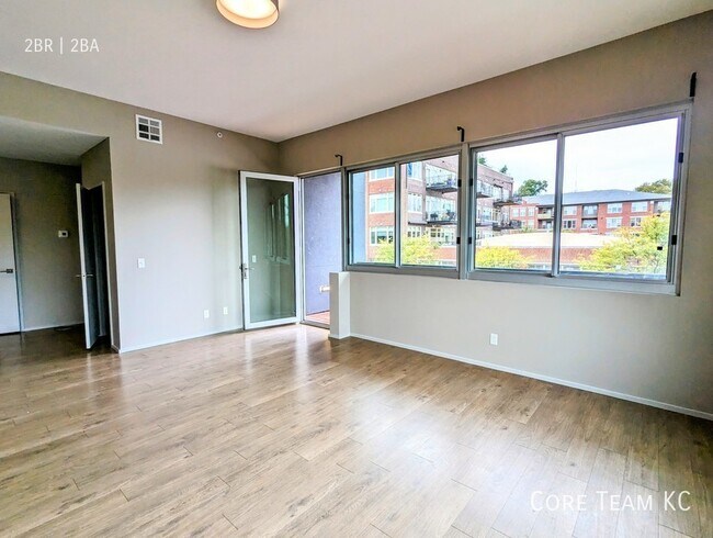 Building Photo - 2 Bedroom Corner Unit at Twenty9 Gillham