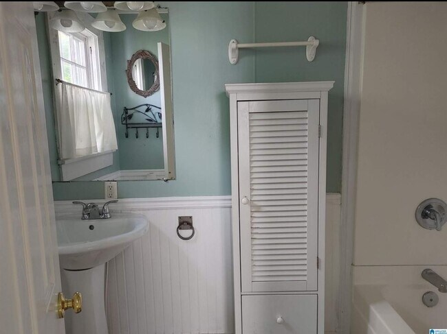 Master bathroom - 7 Main St Mignon