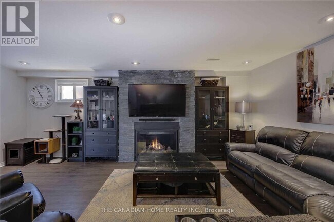 Photo du bâtiment - 18 Silvercreek Crescent