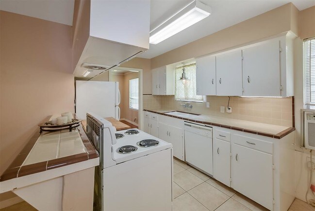 Building Photo - 5106 Beechnut St