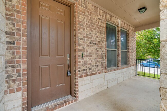 Foto del edificio - Welcome to this charming 3-bedroom, 2.5-ba...
