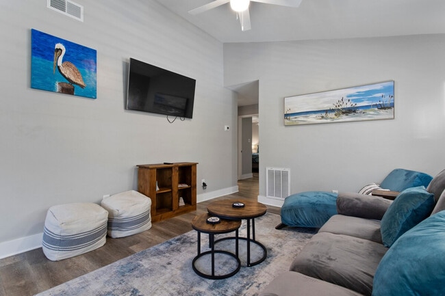 Building Photo - 6733 Mary St