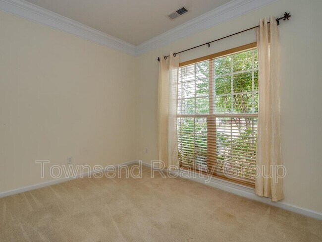 Building Photo - 9309 Shrewsbury Dr