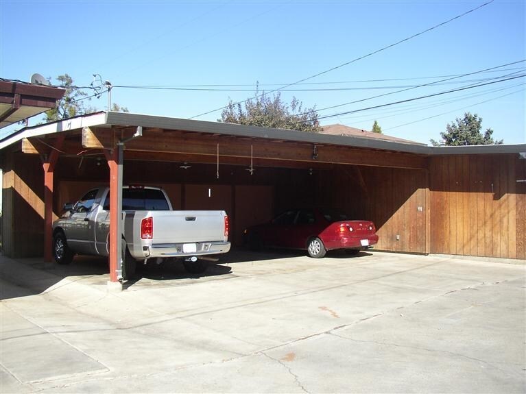 Building Photo - 330 Poplar Ave