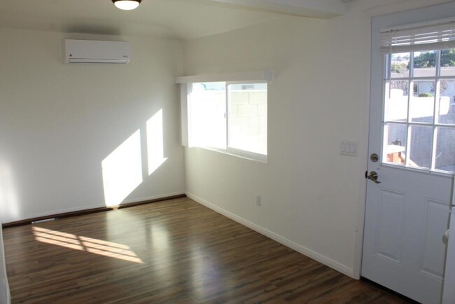 Foto del edificio - 1Bed/1Bath in Vista~ E. California