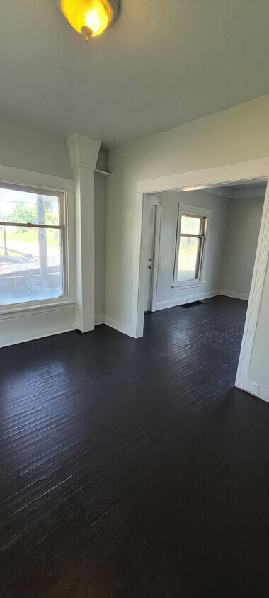 Foto principal - Spacious 4-Bedroom Home in Prime Flint Loc...