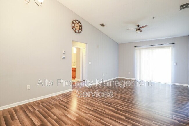 Foto del edificio - 6860 Skaff Ave