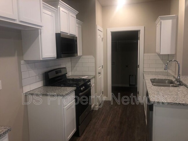 Building Photo - 5213 Oakwood Villas Ct