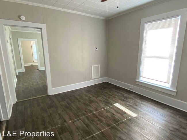 Building Photo - 2 br, 1 bath House - 533 Elm Avenue