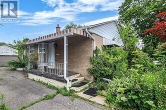 Building Photo - 12 Briarfield Dr