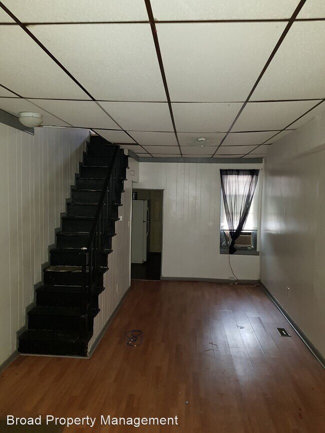 Building Photo - 2 br, 1 bath House - 2080 E Clementine St