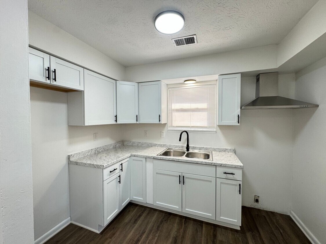 Foto principal - 2079 Laverne Ct