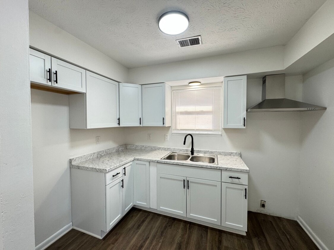 Photo - 2079 Laverne Ct (Z4)-