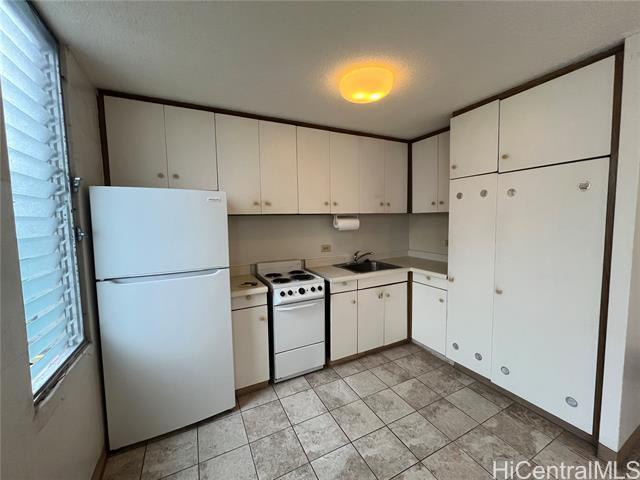 Building Photo - 1545 Liona St