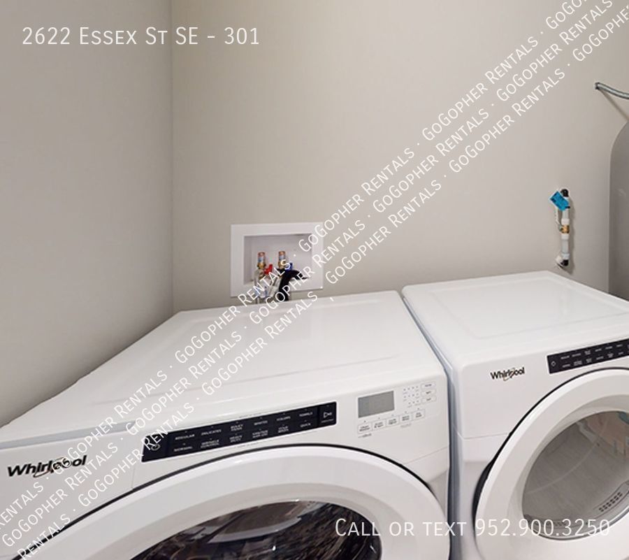 Building Photo - Modern 5 Bedroom Apartment Close to U of M...