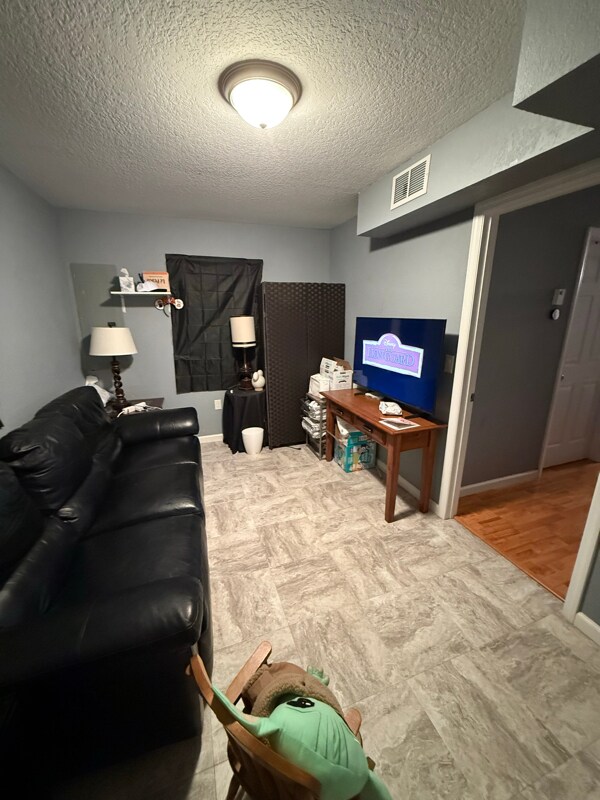 Building Photo - 220 St George Dr