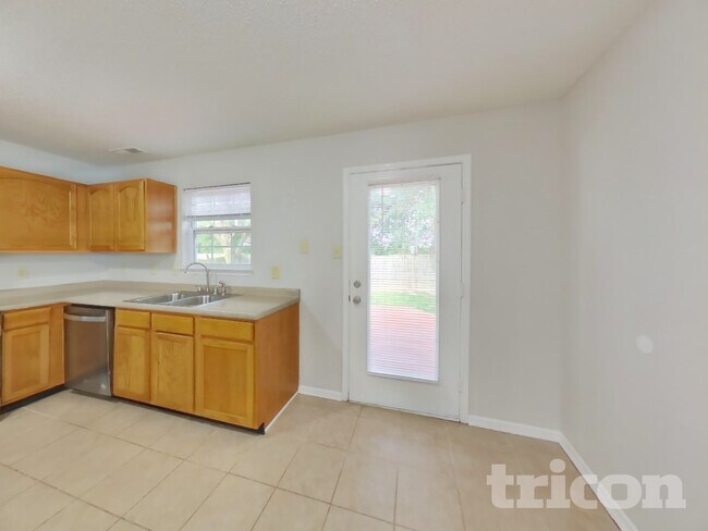 Foto del edificio - 2414 Summerwood Ln