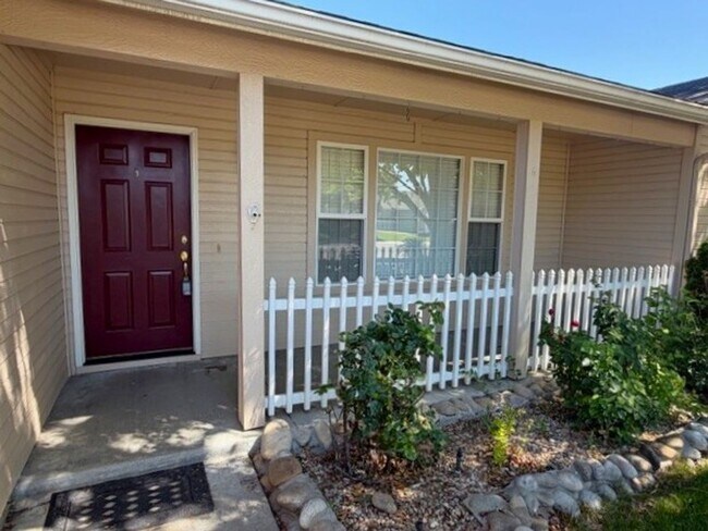 Foto del edificio - Beautiful and spacious 3 bed 2 bath home in Meridian just off Ten Mile and W Pine Ave