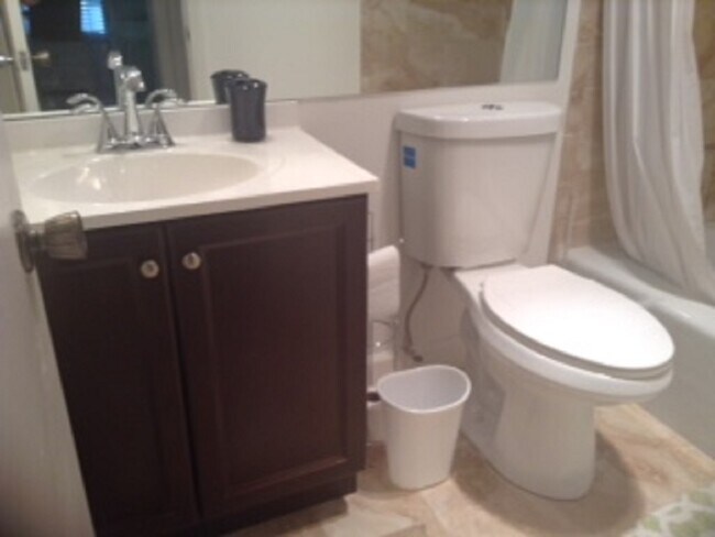 Building Photo - 111 Bobolink Way