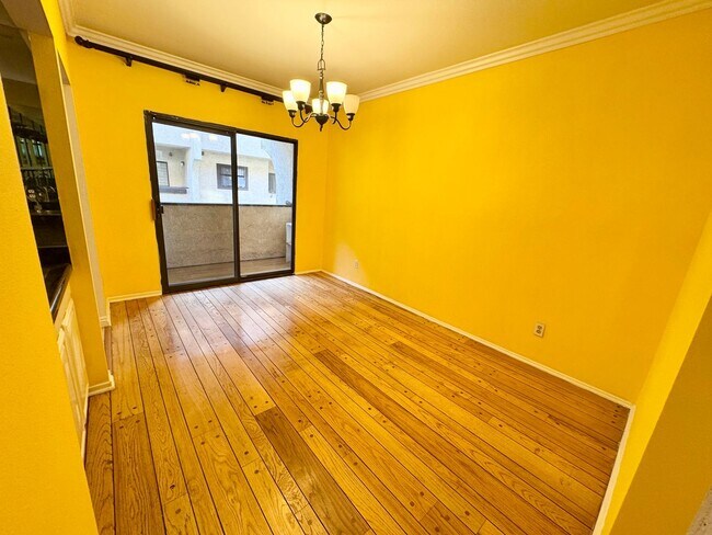 Foto del edificio - *** Charming 4 bed 3.5 bath Alhambra Townhome ***