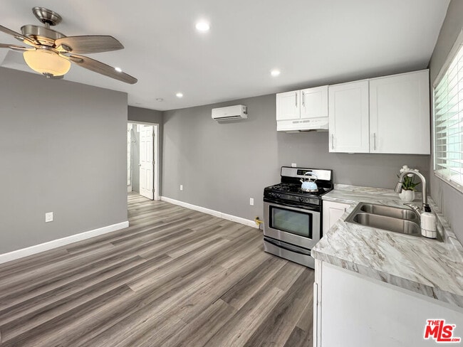 Building Photo - 6206 Home Ave