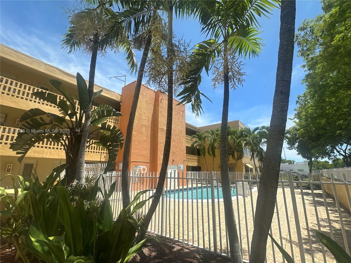 Foto principal - 1851 NE 168th St
