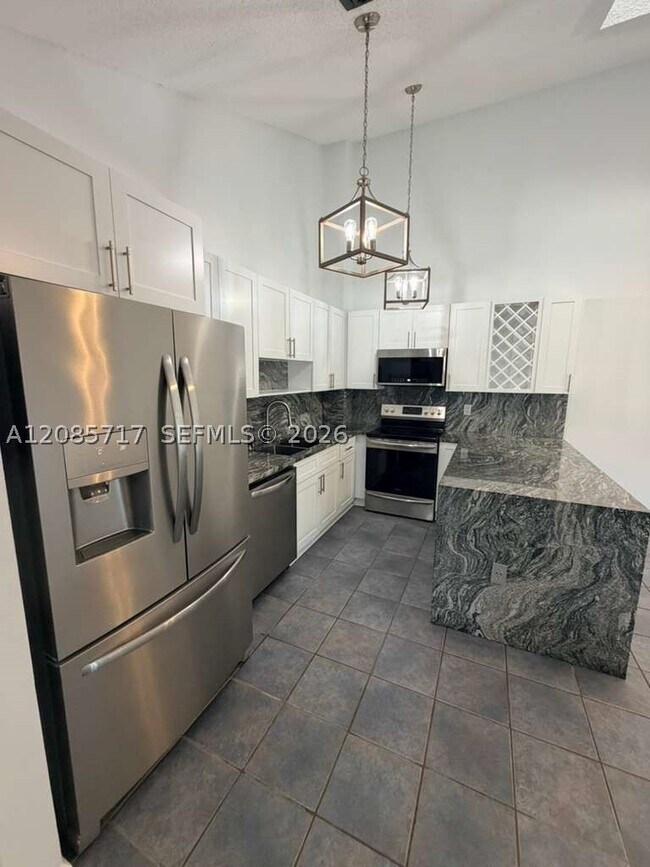 Building Photo - 1350 Periwinkle Pl