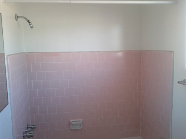 Shower - 1177 N Hoover St
