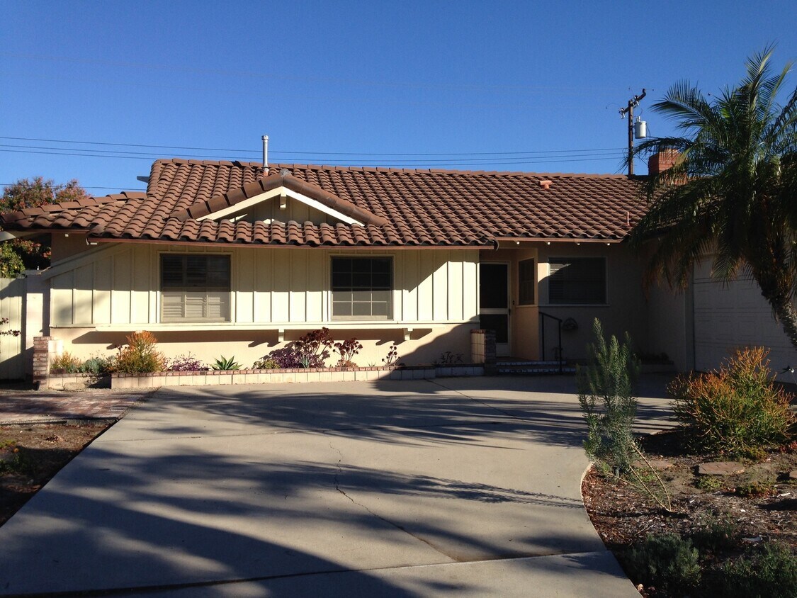 Primary Photo - Large: 4 Bedroom 2.5 Bath Home
