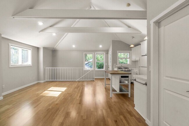 Foto del edificio - 21303 Ibanez Ave