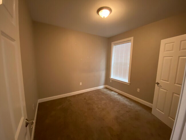 Building Photo - 304 Riley St