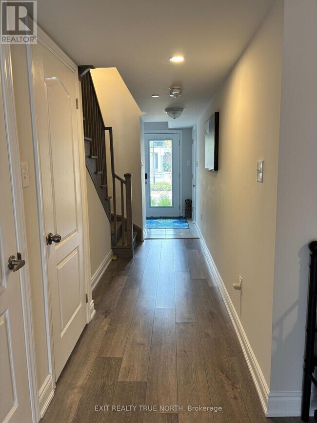 Building Photo - 113 Marina Village Dr