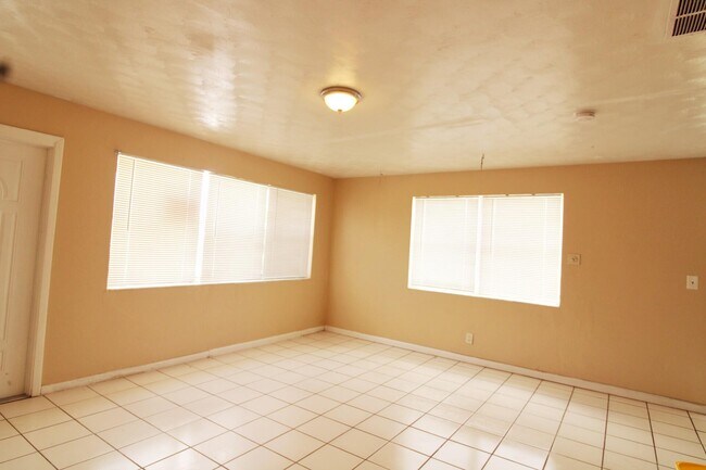 Building Photo - 1244 W 23rd St