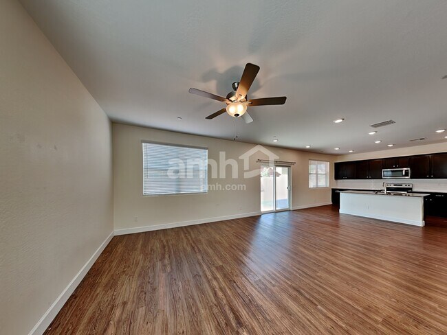 Building Photo - 5957 W Larkspur Dr