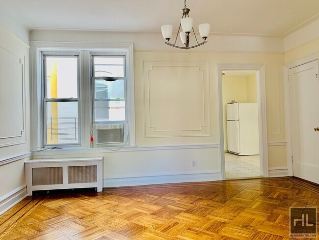 Building Photo - LARGE 3 BEDROOM IN BAY RIDGE!!! PARROTT PLACE
